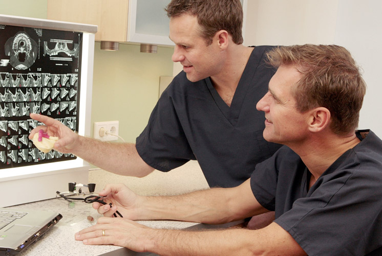 implantologie-implantat Zahnimplantate in der Implantologie